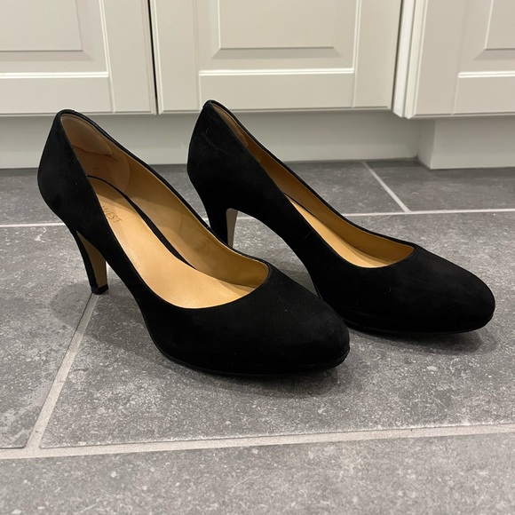 Nine West Velvet Pumps - Picture 1 of 4